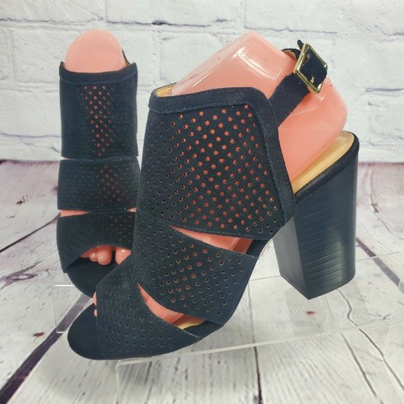 Lands End Canvas Women's Size 7 Black Suede Perforated aheels Sandals - Picture 2 of 8